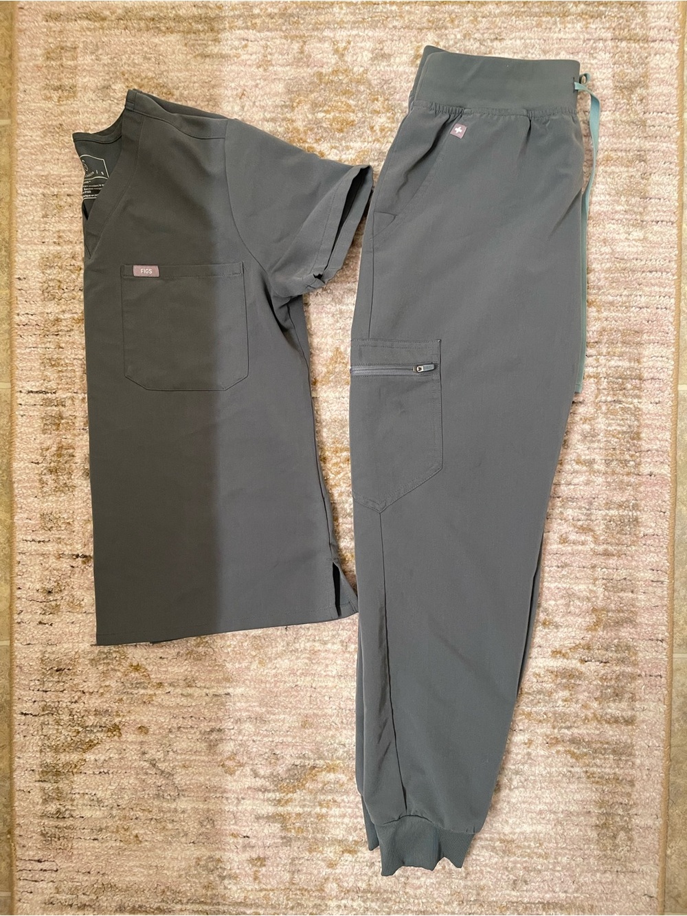 FIGS Woman’s scrub set
